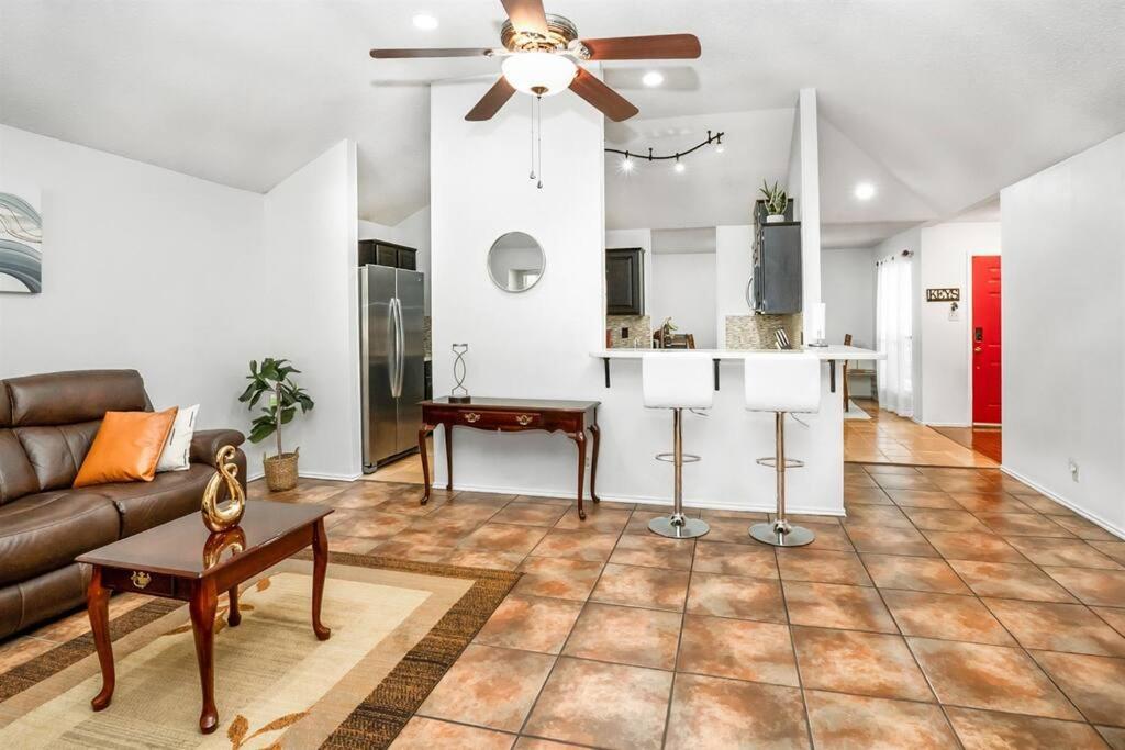 Holiday home Luxury Retreat - Pool - Game Lounge - Bbq & Patio San Antonio