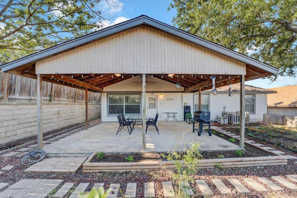 Luxury Retreat - Pool - Game Lounge - Bbq & Patio *