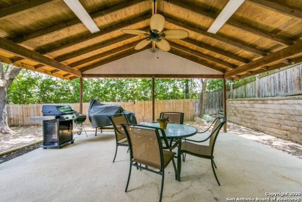 Luxury Retreat - Pool - Game Lounge - Bbq & Patio San Antonio