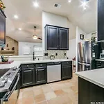Luxury Retreat - Pool - Game Lounge - Bbq & Patio
