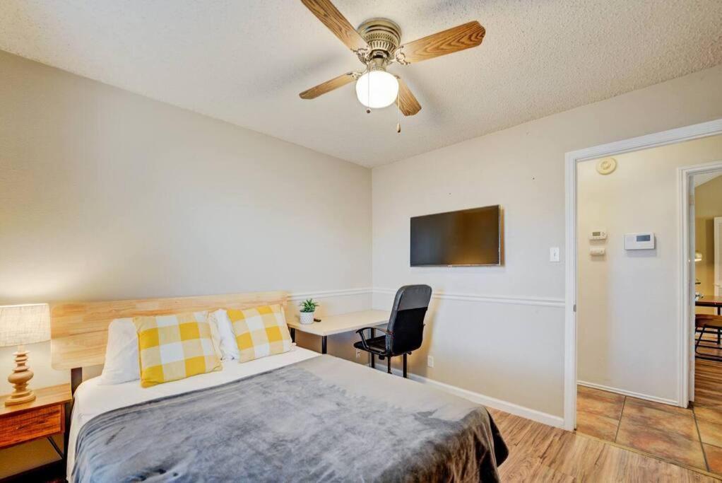 Luxury Retreat - Pool - Game Lounge - Bbq & Patio San Antonio