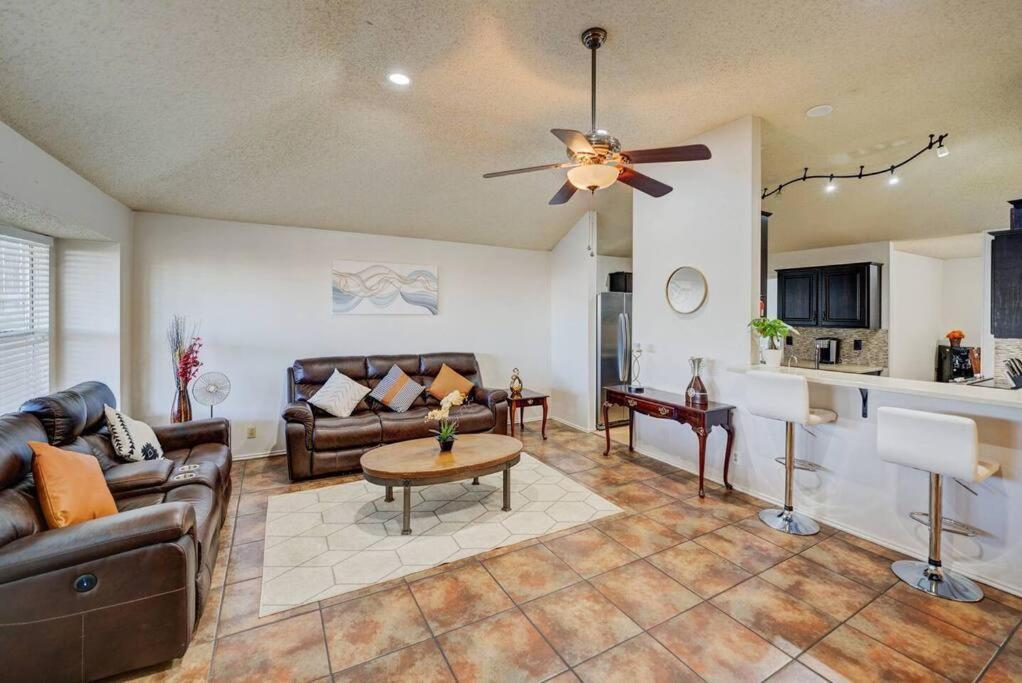 Сasa de vacaciones Luxury Retreat - Pool - Game Lounge - Bbq & Patio San Antonio